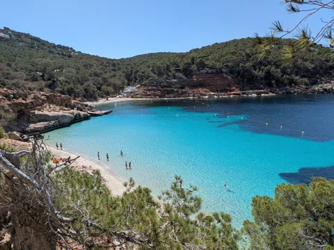 Between the Cliffs: Ibiza's Secret Calas and Where the Locals Swim