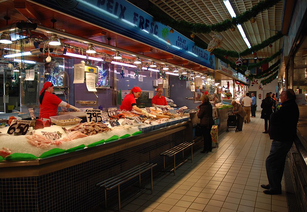 Es Mercat covered grocery market fish and produce stalls